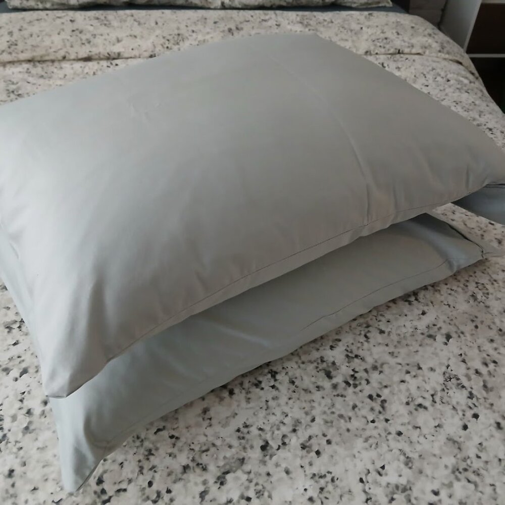 Calvin Klein Home Collection Pillowcases (2) Standard/ Queen